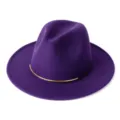 Détail du chapeau fedora en feutre de laine violet, élégant chapeau de jazz avec anneau. - M (56-58cm) / Violet foncé
