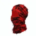 Vue détaillée du masque balaclava en tricot ébouriffé rouge et noir pour fête. - M (56-58cm) / Camo Rouge Noir