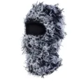 Vue détaillée de la cagoule duveteuse noire et blanche, masque de fête en plein air. - M (56-58cm) / Noir et Blanc