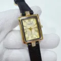 Exquisite Vintage-Stil rechteckige Damenquarzuhr mit schwarzem Lederarmband und römischen Ziffern. - Goldenes Gehäuse Goldener Zifferblatt Schwarzes Armband