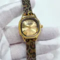 Reloj de cuarzo dorado con esfera octogonal y correa con estampado de leopardo. - Esfera Dorada / Dorado
