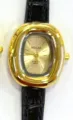 Damen Quarzuhr im Vintage-Stil mit goldenem ovalem Gehäuse und schwarzem Lederarmband. - Goldenes Gehäuse Goldener Zifferblatt Schwarzes Armband