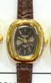 Damen Quarzuhr mit ovalem Goldgehäuse, braunem Zifferblatt und Lederarmband im Vintagestil. - Goldenes Gehäuse Kaffee Zifferblatt Kaffee Armband