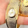 Orologio bracciale rigido testurizzato dorato da donna, orologio al quarzo vintage. - Tutto Oro Quadrante Bianco