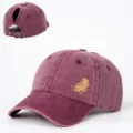 Gewaschene Zopf-Baseballkappe mit süßem Capybara-Print, verstellbar für Outdoor-Freizeit. - Verstellbar / Burgunderrot