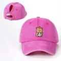 Rosa gewaschene Zopf-Baseballkappe mit süßem Capybara-Druck und verstellbarem Riemen. - Verstellbar / Fuchsia