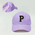 Gorra de béisbol con cola de caballo color lila claro con parche de letra negra, sombrero ajustable. - Ajustable / Púrpura P