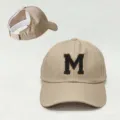 Gorra de béisbol caqui para coleta con parche de letra M negra, ajustable y cómoda. - Ajustable / Caqui Claro Letra M