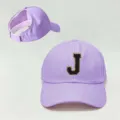 Gorra de béisbol con coleta de color morado claro y parche de letra J, ajustable. - Ajustable / Púrpura J