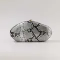 Elegante ovale Acryl-Abendtasche mit schickem Schlangenmuster und Metallverschluss. - Schlangenmuster Schwarz