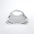 Borsa da sera rigida metallizzata argento, elegante pochette trapezoidale da festa. - Argento