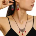 Gotische schwarze Spinnennetz Halskette und Ohrringe Set mit roten Tropfensteinen. - 14 Halskette + Ohrringe