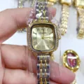 Vintage dameshorloge met romeinse cijfers, vierkante diamant bezel en mooie tweekleurige stalen band. - Two Tone Gouden Wijzerplaat