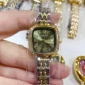 Vintage dameshorloge met groene wijzerplaat, romeinse cijfers en tweekleurige stalen band. - Tweekleurig Groene Wijzerplaat