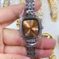 SUNLIFEX dames quartz horloge detail, vintage vierkante bruine wijzerplaat met Romeinse cijfers. - Zilveren Kast Bruine Wijzerplaat
