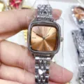 SUNLIFEX Damen Armbanduhr quadratisch Stahlarmband minimalistisch eleganter Quarz Stil Alltag - Silbergehäuse Braunes Zifferblatt