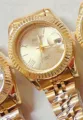 Orologio da polso al quarzo dorato da donna con numeri romani, lunetta scanalata e cinturino. - Quadrante Oro Oro