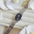 Elegante Damen Ovale Quarzarmbanduhr mit silbernem Bambus Metallarmband und schwarzem Zifferblatt. - Silbergehäuse Schwarzes Zifferblatt