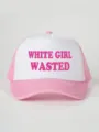 Detalle de gorra trucker de malla rosa y blanca con impresión en el panel frontal. - Ajustable / Blanco y Rosa