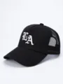 Detailansicht der schwarzen Mesh-Baseballkappe mit weißer LA-Gothik-Stickerei und Riemen. - Verstellbar / Schwarz