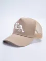Khakifarbene Trucker-Baseballkappe Detail, weiße gotische LA Stickerei, atmungsaktives Mesh. - Verstellbar / Khaki
