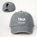 Casquette de baseball grise délavée avec queue de cheval et imprimé YALLA HABIBI réglable - Réglable / Gris