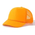 Casquette trucker orange vive avec panneau en mousse, dos en maille respirante et cordelette. - Orange