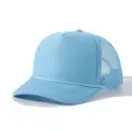 Casquette trucker bleu clair avec panneau frontal en mousse et cordon. Vue détaillée. - Tout Bleu Ciel
