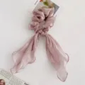 Rosa Satin Haargummis mit langem Band, elegante perlmuttartige Haarschleife für Damen. - Lila