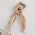 Champagner Perlen Chiffon Haargummi mit langen Bändern, elegantes französisches Zopfgummi Design. - Beige