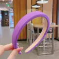 Serre-tête large en éponge unie pour femmes, accessoire de coiffure doux et minimaliste. - Serre-Tête Éponge Large Violet 8