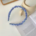Serre-tête plissé en satin bleu, accessoire élégant et variante mignonne pour look quotidien. - Serre-Tête Bleu Foncé 5