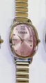Reloj de cuarzo vintage ovalado para mujer con esfera rosa y correa de metal flexible. - Caja Plateada Esfera Violeta