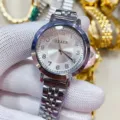 Dames zilveren quartz horloge met metalen band, stijlvol minimalistisch polshorloge. - Zilveren Kast Witte Wijzerplaat