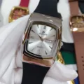 GALAXY quartzhorloge met gebogen metalen kast, zwarte siliconen band en datumweergave. - Zilveren Kast-Witte Wijzerplaat Zwart Band Heren