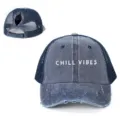 Verwaschene Jeans Mesh Baseballcap mit Pferdeschwanzloch und Aufdruck fur den Sommer. - Verstellbar / Marineblau