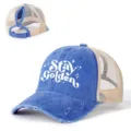Stiloso e comodo berretto da baseball in rete blu effetto vissuto con stampa Stay Golden - Blu Zaffiro