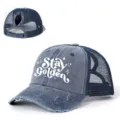 Cappello da baseball trucker in denim slavato con retro in rete e stampa Stay Golden. - Blu Notte