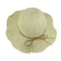 Vue détaillée d'un élégant chapeau de paille beige avec un nœud en cuir marron, vue de haut. - M (56-58cm) / Beige