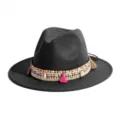 Detail van zwarte fedora hoed met gekleurde geweven band, kwastjes en schelpdecoraties. - M (56-58cm) / donkergrijs