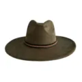 Vue détaillée du chapeau fedora en suédine vert olive doté d'un élégant ruban tressé en cuir marron. - M (56-58cm) / Vert Militaire
