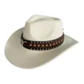 Chapeau de cowboy occidental en suédine blanche avec bande en cuir clouté et emblème de taureau. - M (56-58cm) / Blanc