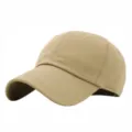 Vue détaillée de la casquette de baseball unie en coton kaki classique avec visière incurvée. - M (56-58cm) / Khaki