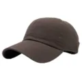 Vue détaillée de la casquette de baseball en coton marron foncé, texture de tissu et coutures soignées. - M (56-58cm) / Marron