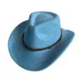 Vue détaillée du chapeau de cowboy en daim bleu avec lanière en cuir marron et boucle tête de mort - M (56-58cm) / Bleu ciel