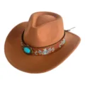 Gros plan du chapeau de cowboy en laine marron avec broderie florale bleue et boucle en pierre. - M (56-58cm) / Marron