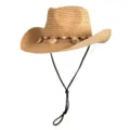 Strooien cowboyhoed met schelpkralen, ideaal voor zomervakantie op het strand en zonbescherming. - Schelp en Houten Kraal Raffia Hoed