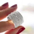 Anillo ancho vintage de palacio para mujer, joyería de plata con granulación pesada para boda. - Talla 5 / Platino