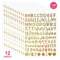 Détail d'autocollants alphabet doré pailleté montrant texture scintillante pour loisirs créatifs. - 12 Feuilles Or Paillettes