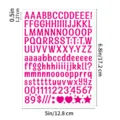 Gedetailleerd overzicht van roze letter- en cijferstickers blad met duidelijke afmetingen. - Magenta
